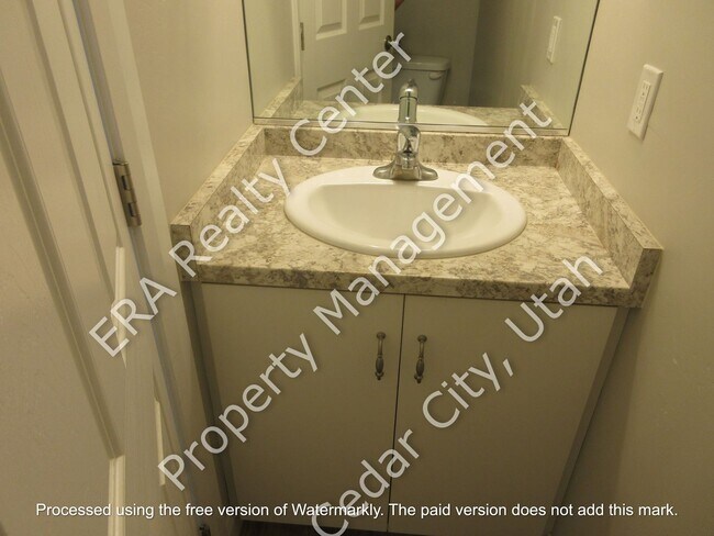 Building Photo - ** Move-in Discount ** 3 bed 2.5 bath - Newer townhome in the heart of Cedar City