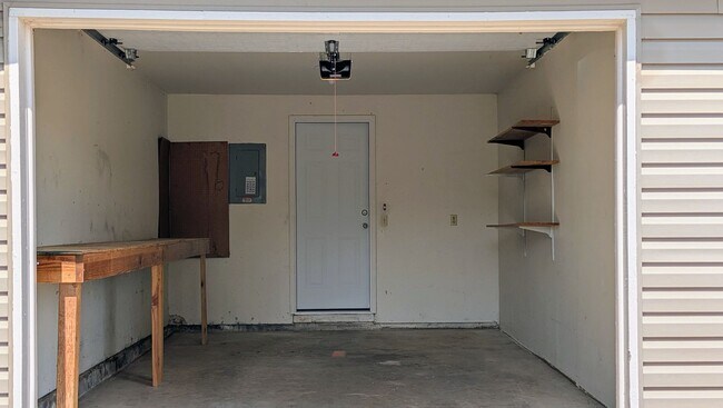Building Photo - Available Now! 2 bedroom and 1 bath duplex