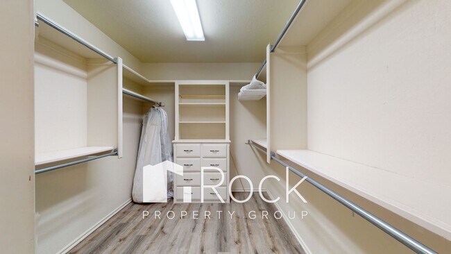 Building Photo - Need space? Take a look at this 4 Bedroom/4.5 Bathroom Home in SW Edmond! *HALF OFF 1st Month's R...