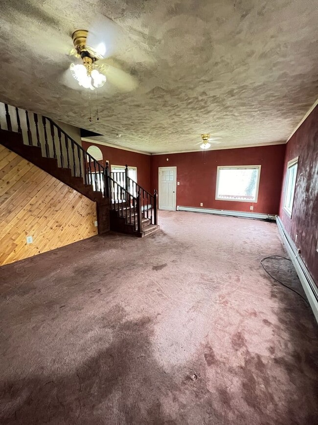 Building Photo - AVAILABLE JUNE - Large 3 Bedroom, 2 Bathroom Home in Billings Park