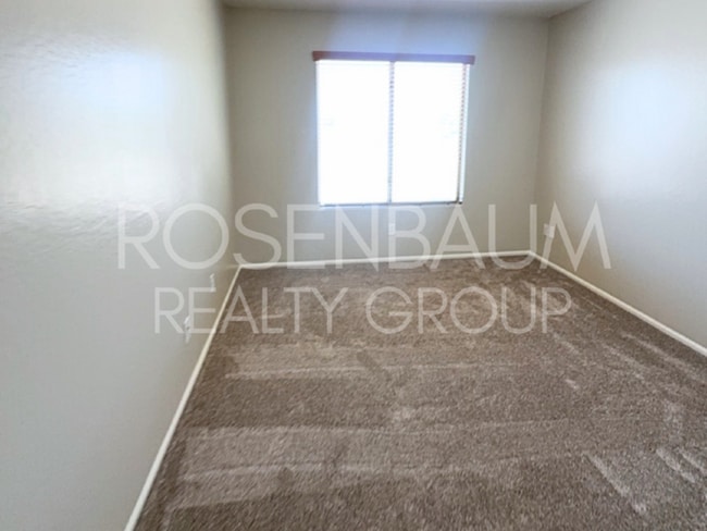 Building Photo - Gorgeous 5-bedrooms, 2.5-baths home in the...
