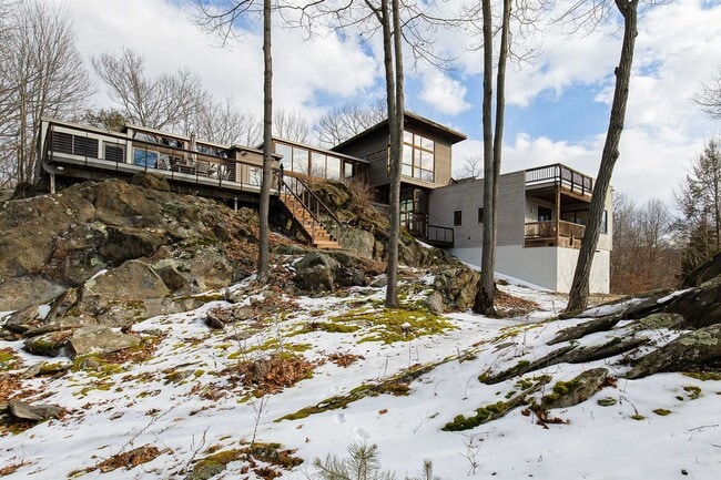 Building Photo - 6 Poppinga Ln