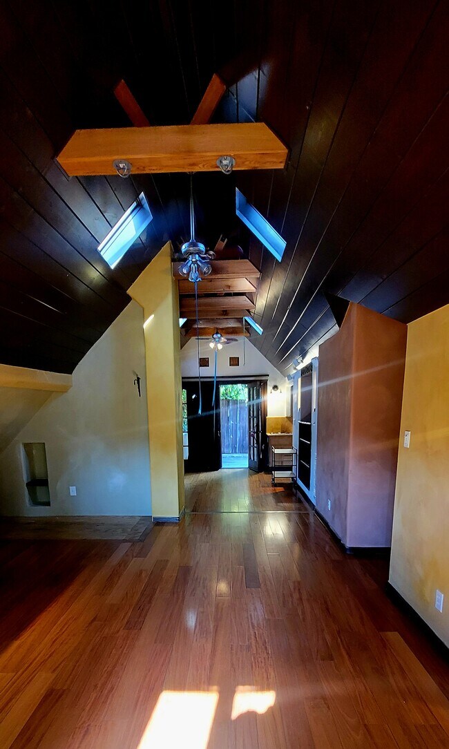 Building Photo - 2038 N Las Palmas Ave