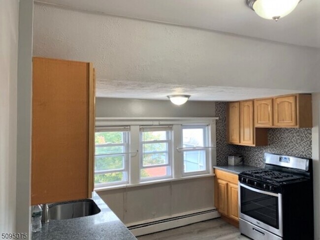 Building Photo - 53 Park Ave