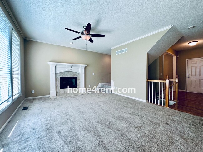 Building Photo - Fantastic South Overland Park Home in Blue...