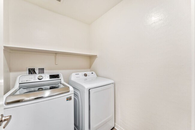 Building Photo - Modern Single-Story Living in a Newer North Las Vegas Community!