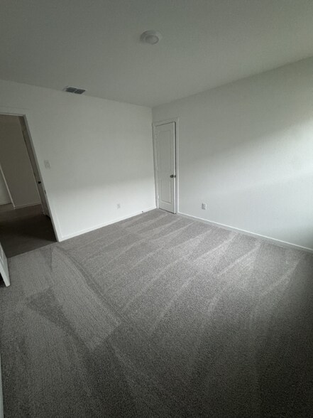 Building Photo - 7116 Waterford Crk Ct