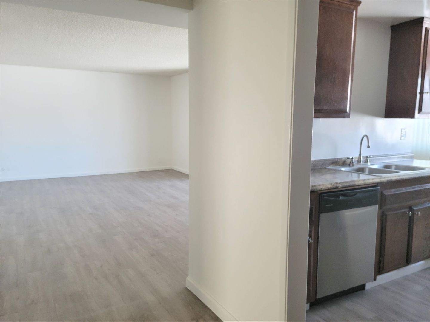 Building Photo - 623 S Grevillea Ave