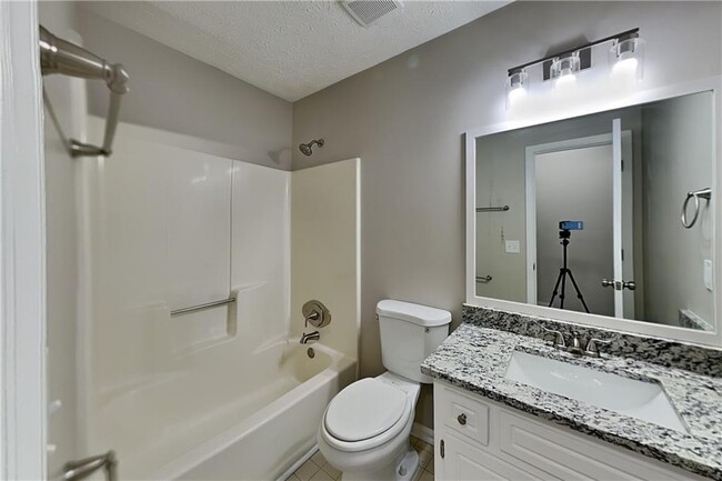 Building Photo - 3094 Calumet Cir NW