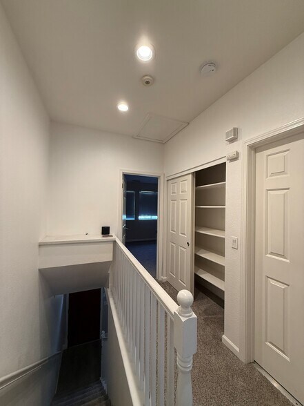 Building Photo - 1293 Eardley Ave