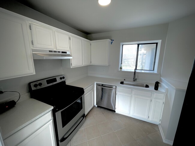 Building Photo - 8640 Malibu St
