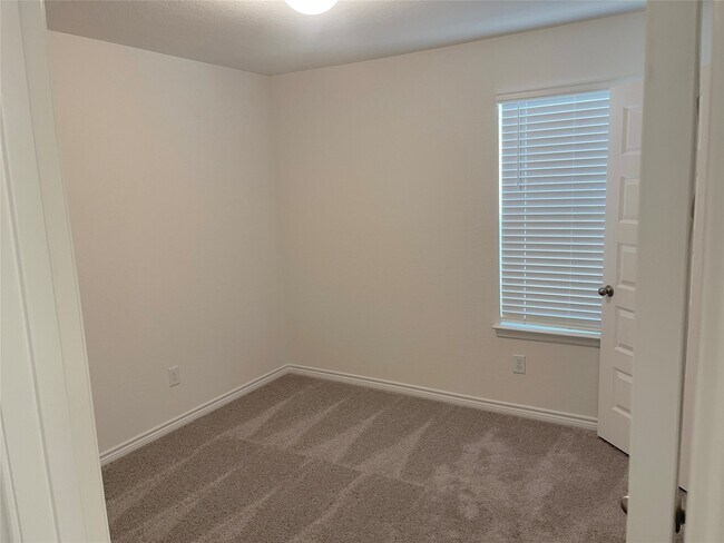 Building Photo - 7543 Fishbowl Ln