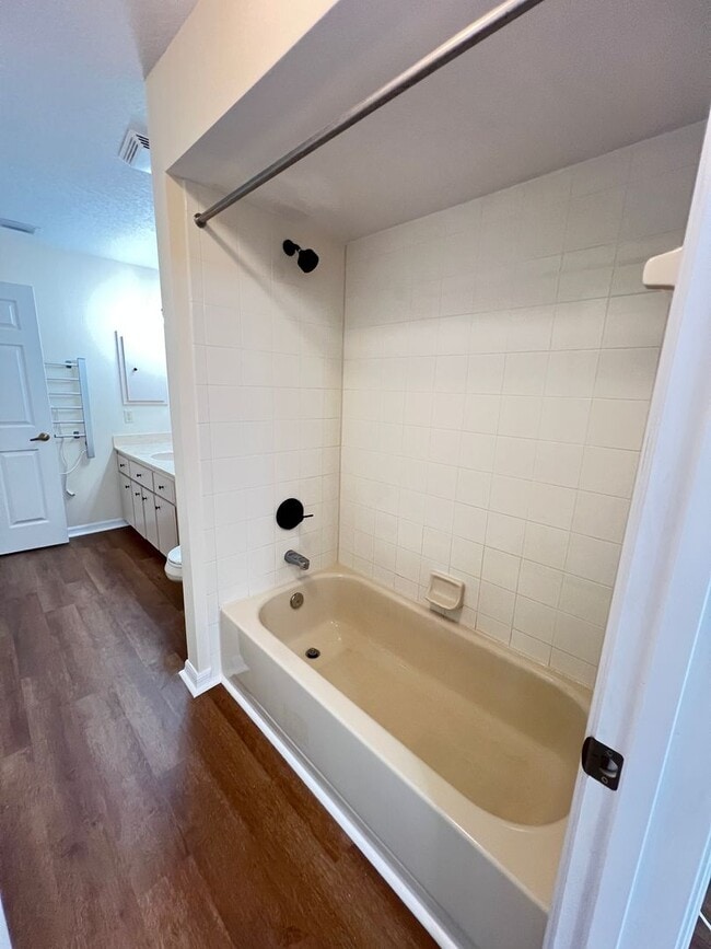 Building Photo - Your 3BD/2BA Peaceful Retreat in the Heart of Ocala!