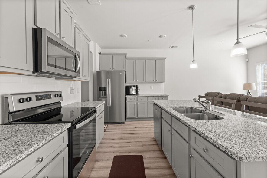 Building Photo - 11640 Mendenhall Ct