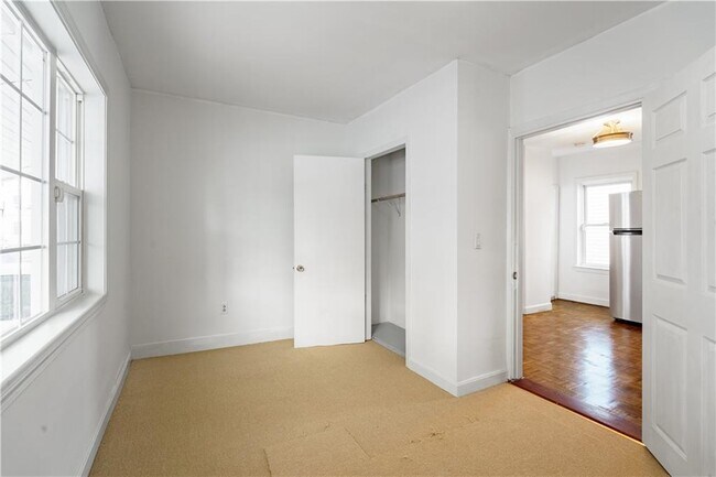 Building Photo - 21 Lilac St