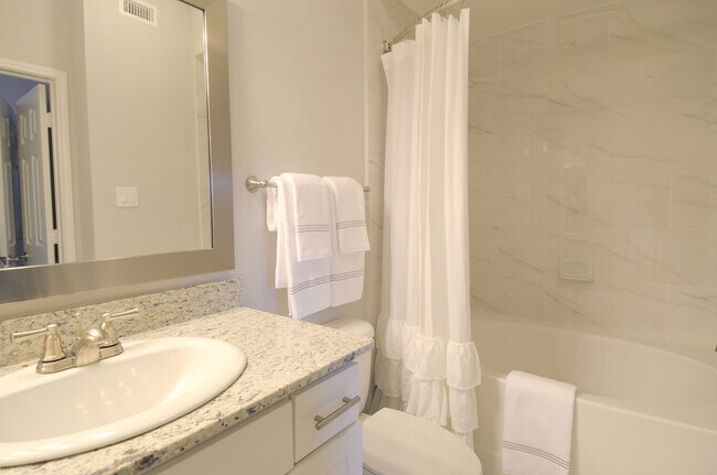 Building Photo - Move-In Deals You Don’t Want to Miss!