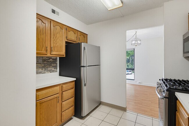 Building Photo - 5911 Tamar Dr