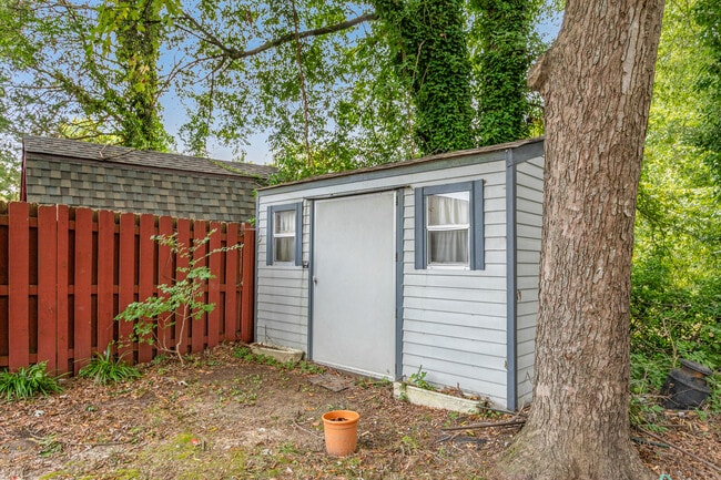 Building Photo - 345 Hale St