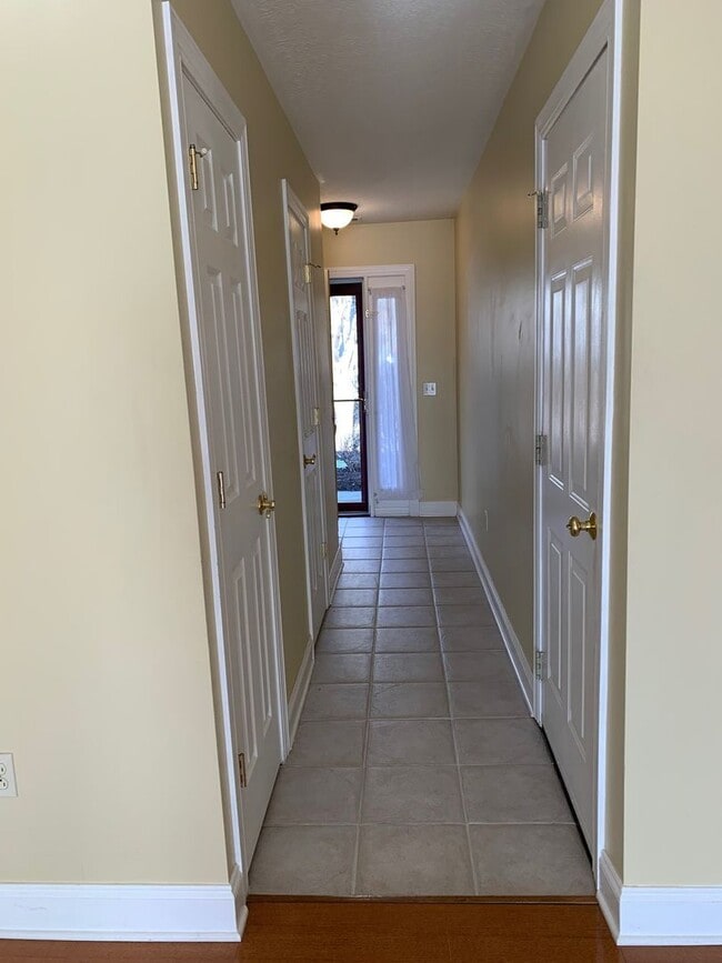 Building Photo - 330 Pin Oak Dr NW