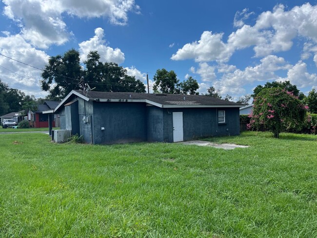 Building Photo - Cozy home located in Lakeland