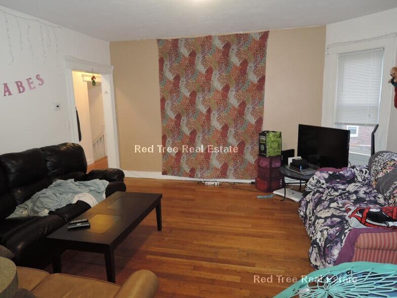 Building Photo - 51 Gardner St