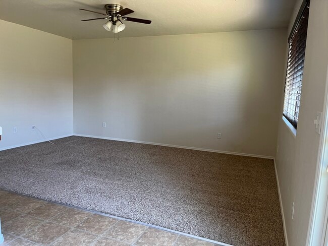 Building Photo - 1394 W Bella Oaks Way
