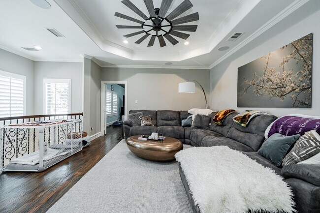 Building Photo - 5517 Longview St