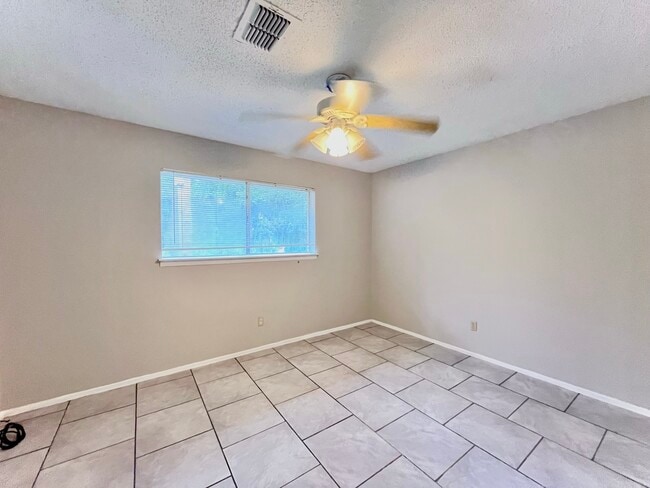 Building Photo - 3021 Sycamore Ave