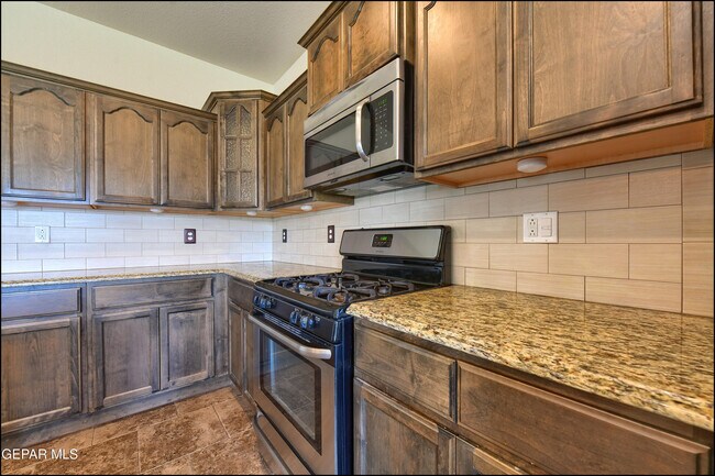 Building Photo - 7528 Wolf Creek Dr