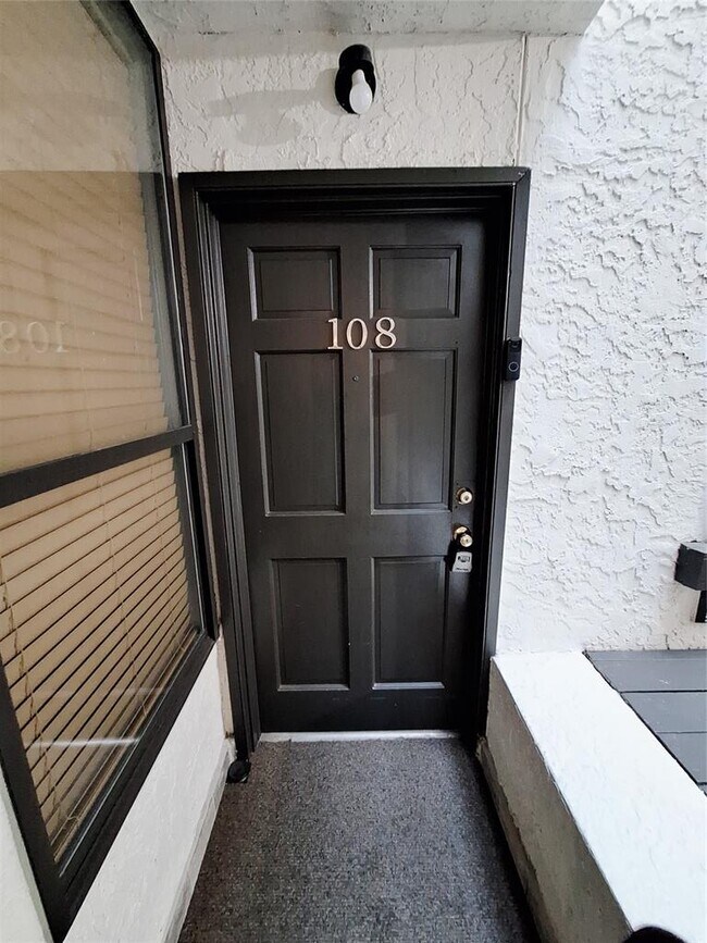 Building Photo - 2409 Leon St