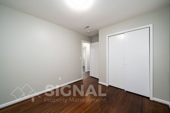 Building Photo - 320 Argonne Dr NE