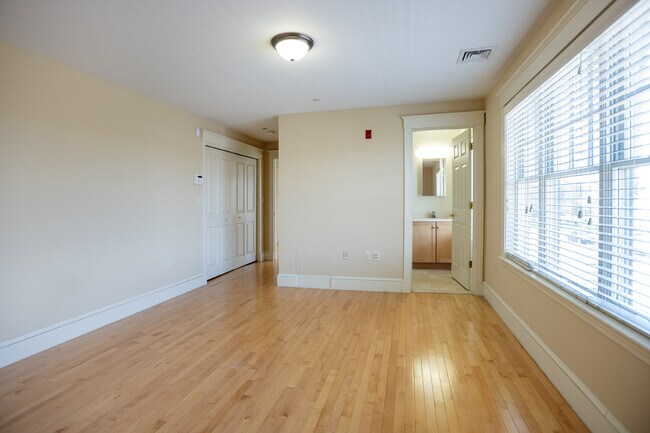 Master Bedroom - 868 Highland Ave