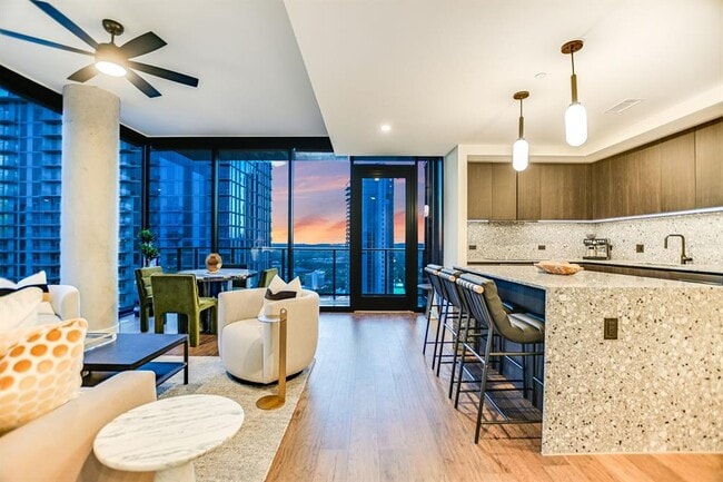 Building Photo - 84 East Ave