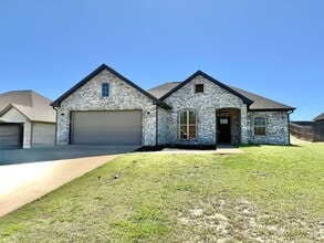 Building Photo - Modern 3-bed/2-bath!