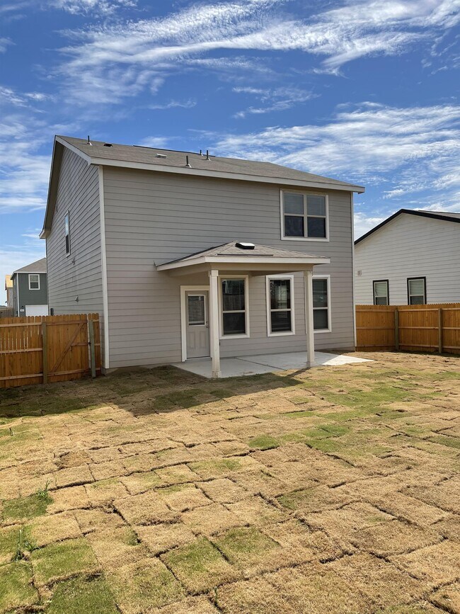 Building Photo - 2532 Ayers Dr