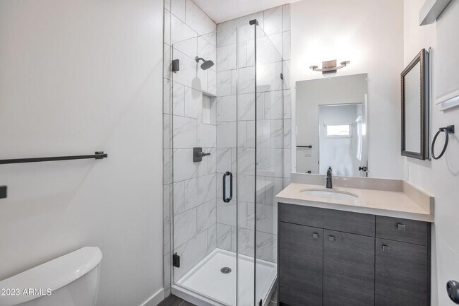 Building Photo - 1436 E Pierce St