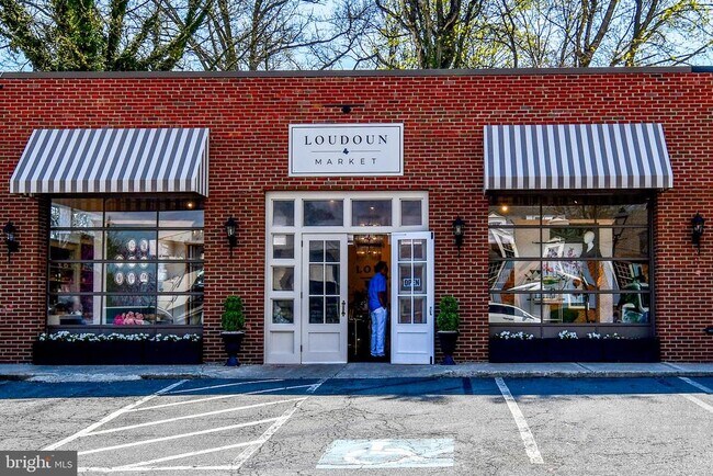 Building Photo - 17 S Madison St