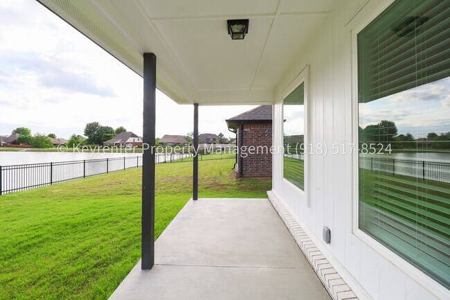 Building Photo - Stunning New Construction Simmons Home - 5 Bed 3 Bath - Pond View & Full Appliance Package!