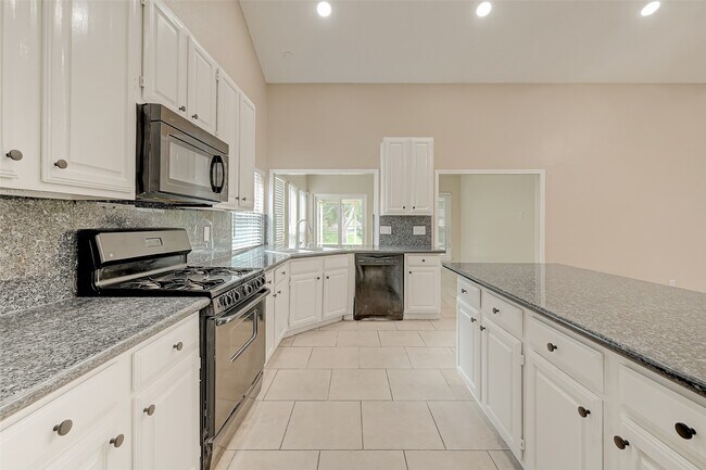 Building Photo - 2302 Brook View Ln