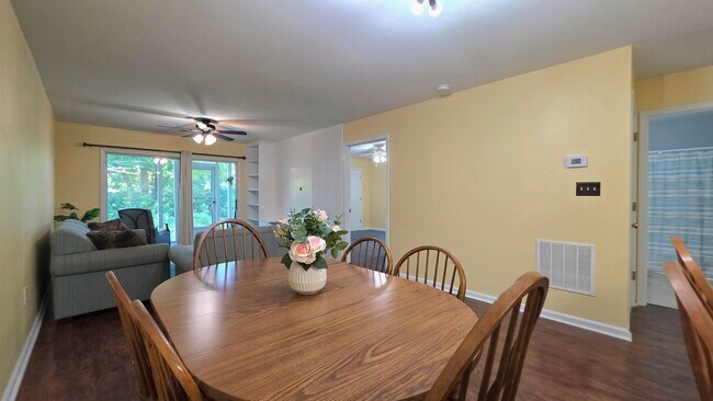 Building Photo - 1258 River Oaks Dr
