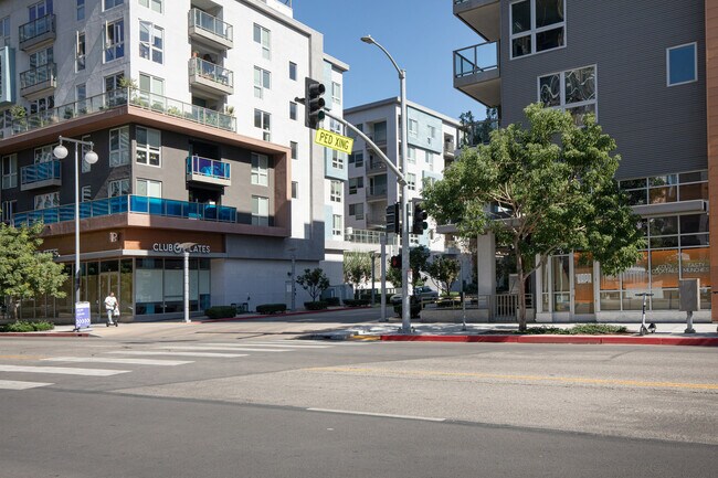 Building Photo - 200 S Los Angeles St