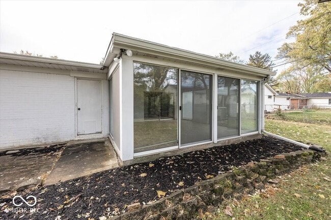 Building Photo - 130 Carmel View Dr