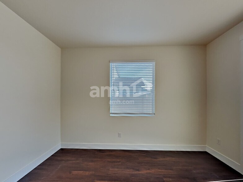 Building Photo - 9444 W Shumard St