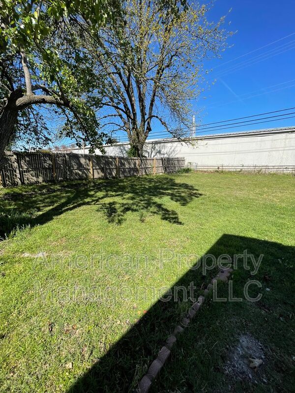 Building Photo - 5147 S Toledo Ave