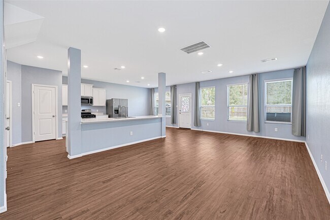 Building Photo - 1922 Ballesteros St