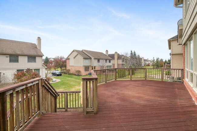 Building Photo - 6569 Whispering Woods Dr