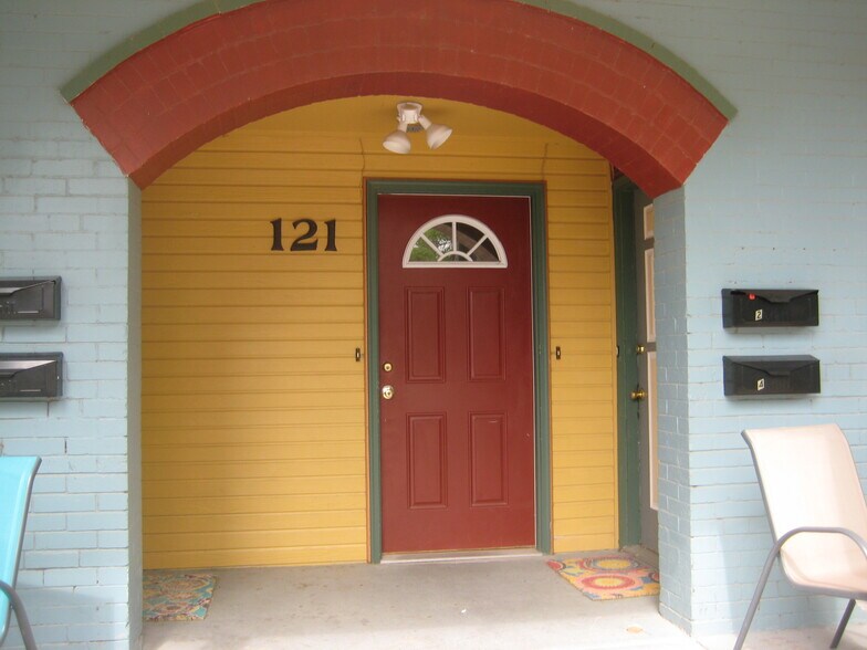 Building Photo - 121 Lamar Ave
