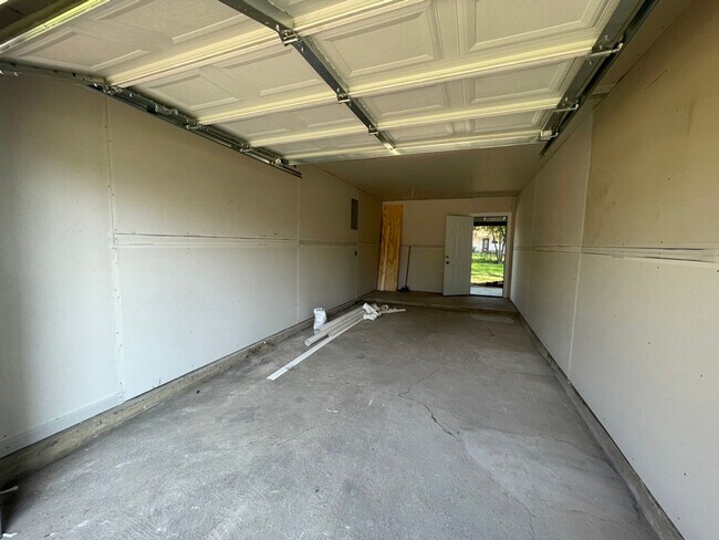 Building Photo - 2113 Cloverdale St