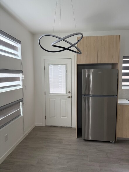 Building Photo - 220 W Campeche Ave