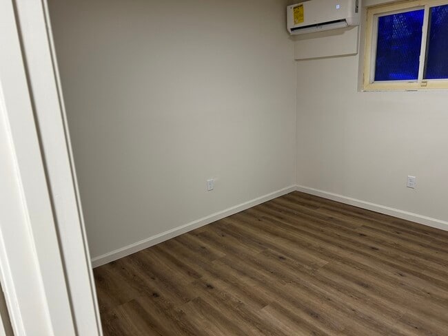 Building Photo - 301X Dupont Ave